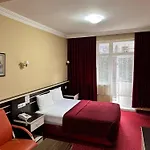 Hotel Mina 1 2*