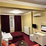 Hotel Mina 1 2*